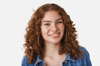 Priemonės garbanotiems plaukams